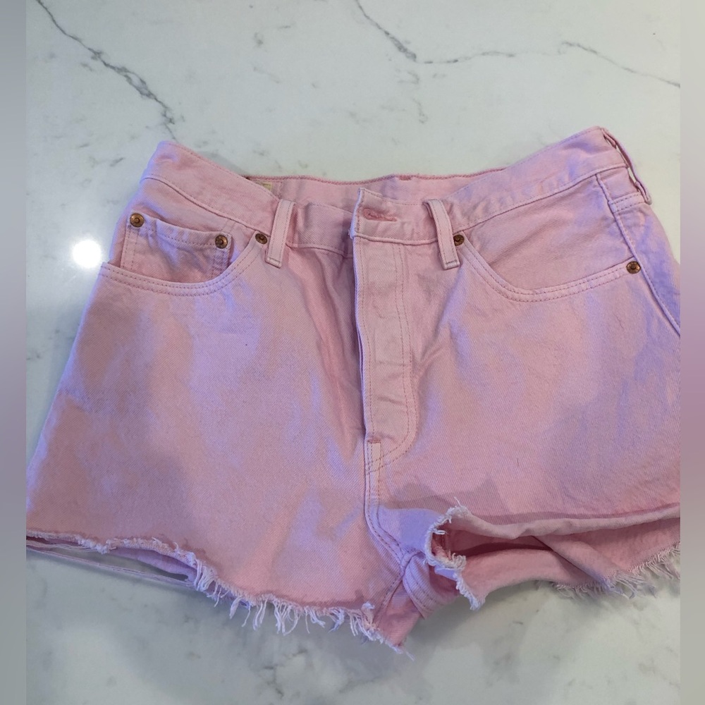 Levi size 29 pink shorts